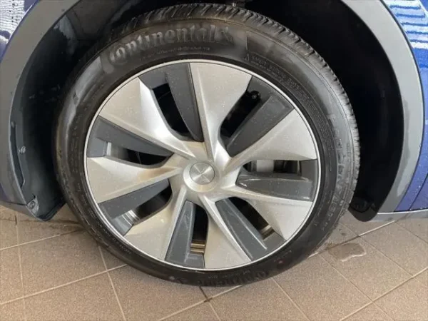 2022 Tesla Model Y Long Range Dual Motor All-Wheel Drive - Image 3