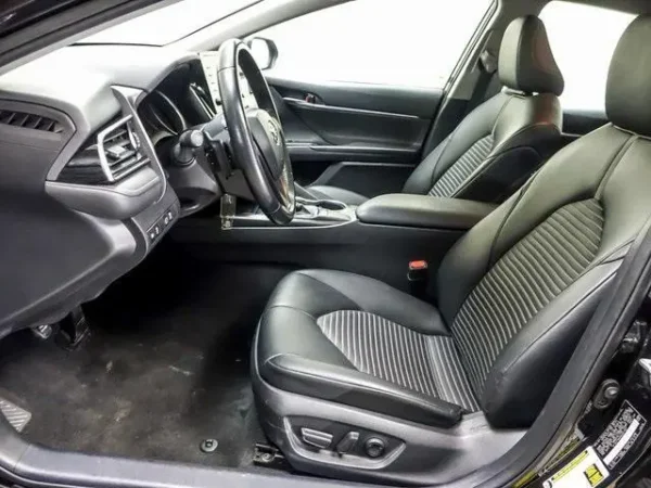 2022 Toyota Camry SE - Image 4