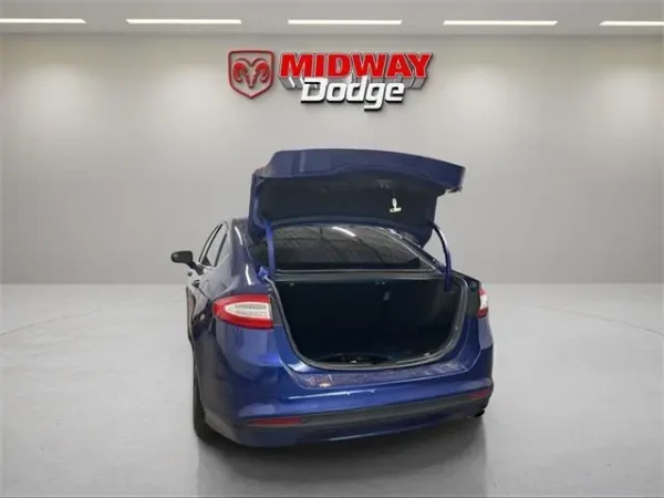 2016 Ford Fusion SE - Image 4