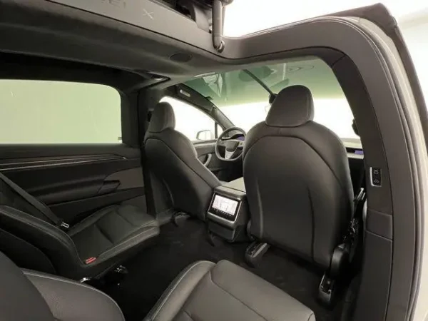 2022 Tesla Model X Plaid Tri Motor All-Wheel Drive - Image 9
