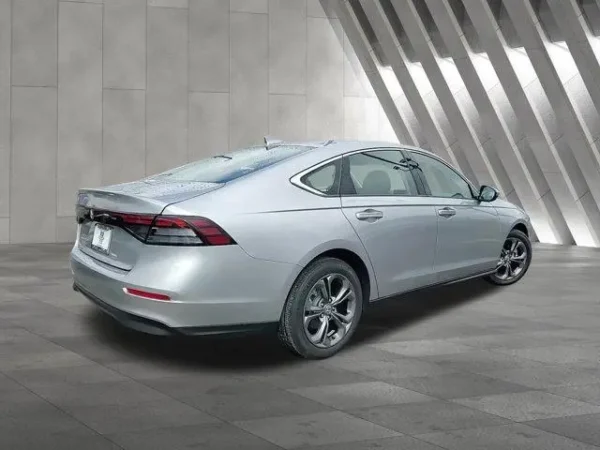 2023 Honda Accord EX - Image 4