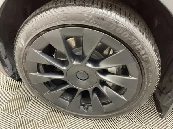 2024 Tesla Model Y Long Range Dual Motor All-Wheel Drive - Image 9