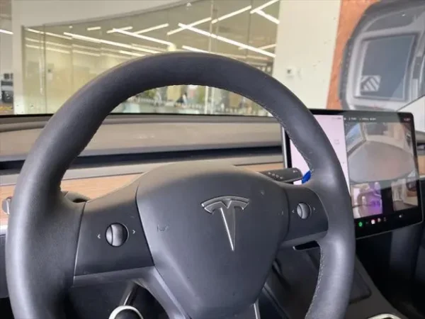 2022 Tesla Model Y Long Range Dual Motor All-Wheel Drive - Image 8