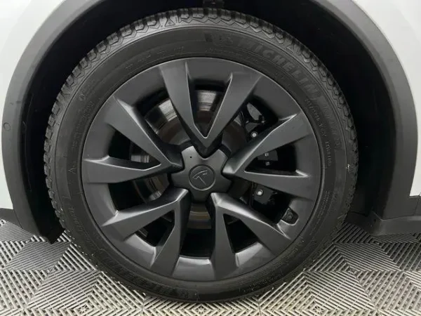 2022 Tesla Model X Plaid Tri Motor All-Wheel Drive - Image 6