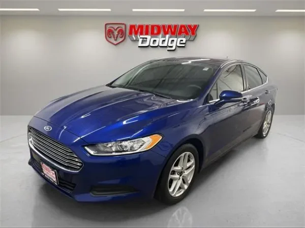 2016 Ford Fusion SE - Image 2