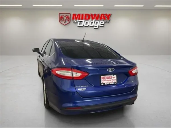 2016 Ford Fusion SE - Image 3