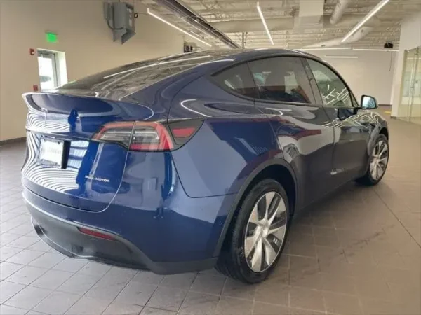 2022 Tesla Model Y Long Range Dual Motor All-Wheel Drive - Image 5