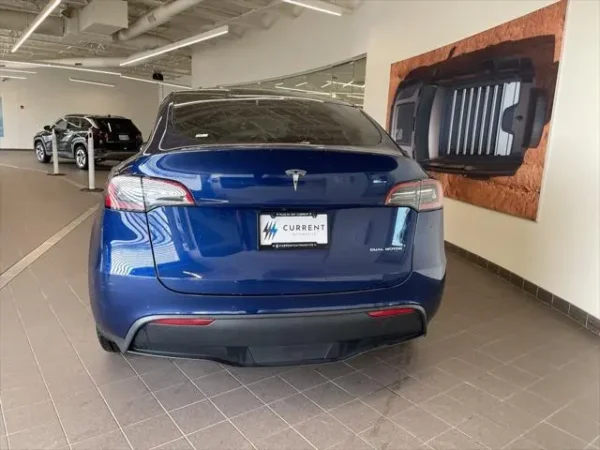 2022 Tesla Model Y Long Range Dual Motor All-Wheel Drive - Image 4